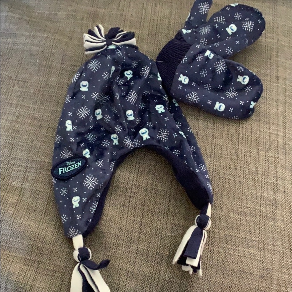 Youth size Frozen Beanie and Gloves Set